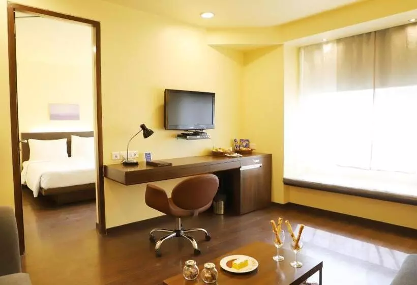 キングサイズベッドのスイートルーム, Marasa Sarovar Portico  Rajkot