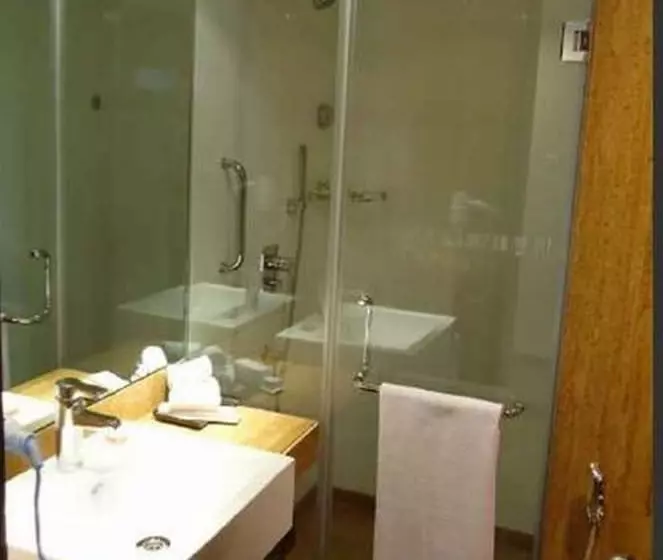 デラックスルーム, Marasa Sarovar Portico  Rajkot