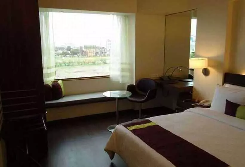 デラックスルーム, Marasa Sarovar Portico  Rajkot