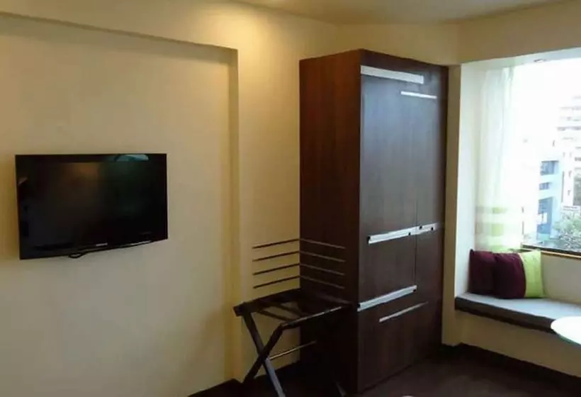 デラックスルーム, Marasa Sarovar Portico  Rajkot