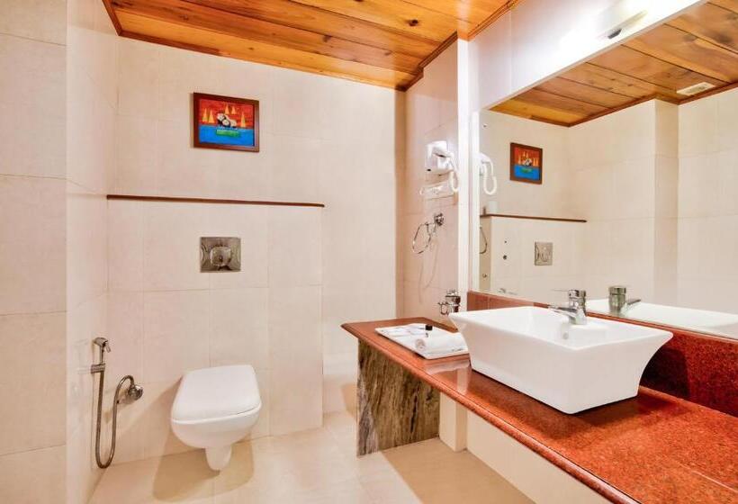 발코니가 있는 스위트, Summit Ttakshang Residency Hotel & Spa Mg Marg