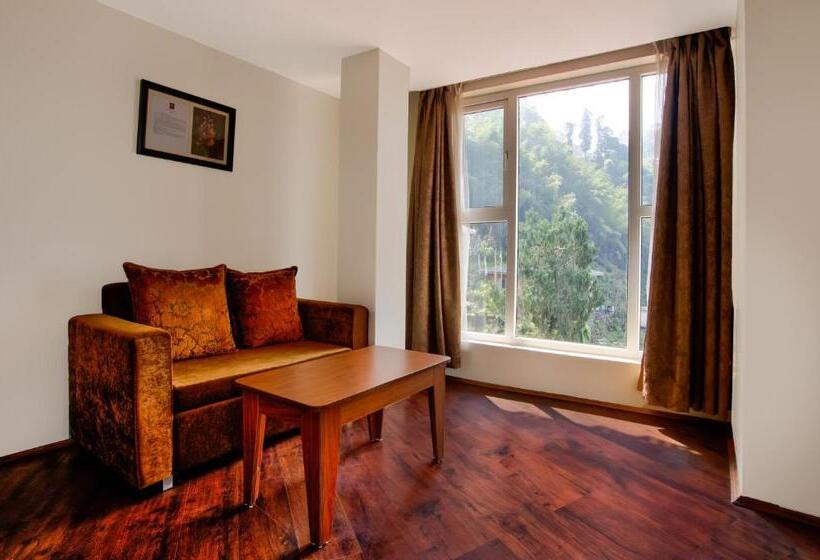 발코니가 있는 프리미엄 룸, Summit Ttakshang Residency Hotel & Spa Mg Marg