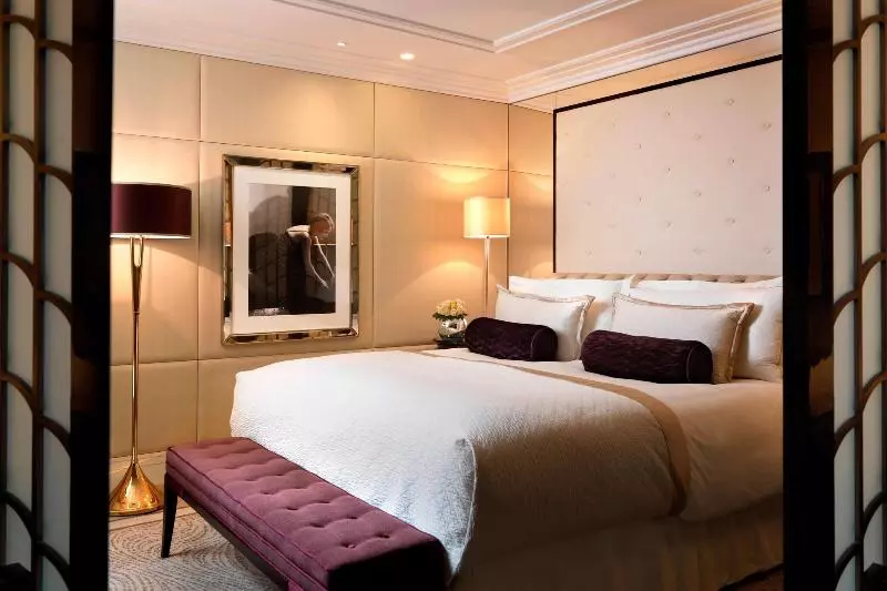 キングサイズベッドのスイートルーム, The Wellesley, A Luxury Collection Hotel, Knightsbridge, London