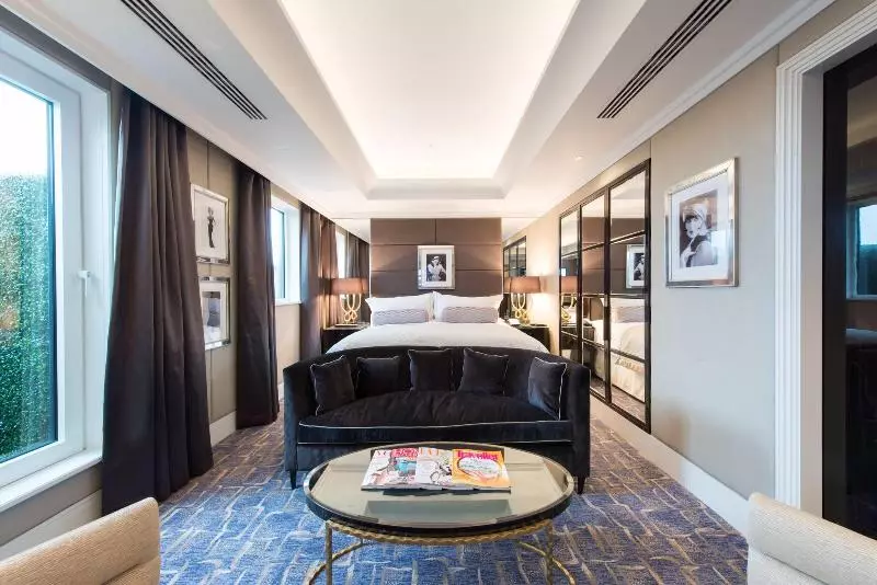 キングサイズベッドのスイートルーム, The Wellesley, A Luxury Collection Hotel, Knightsbridge, London