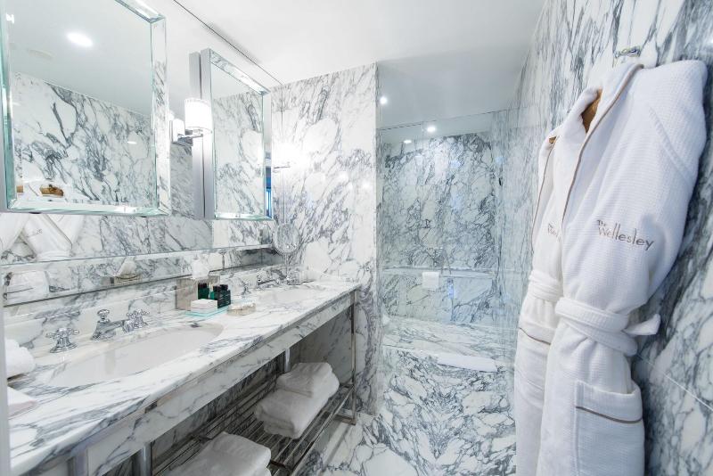 キングサイズベッドのスイートルーム, The Wellesley, A Luxury Collection Hotel, Knightsbridge, London