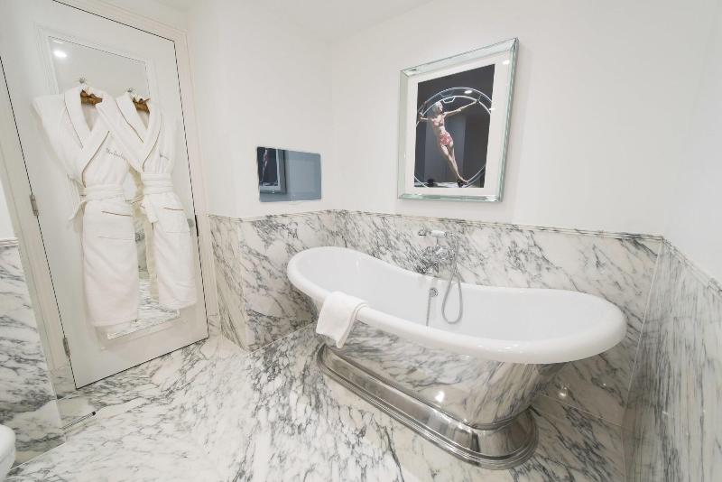 キングサイズベッドのスイートルーム, The Wellesley, A Luxury Collection Hotel, Knightsbridge, London