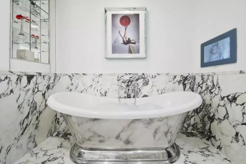 キングサイズベッドのスイートルーム, The Wellesley, A Luxury Collection Hotel, Knightsbridge, London
