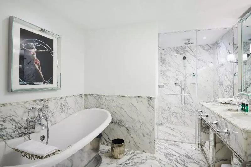 キングサイズベッドのジュニアスイート, The Wellesley, A Luxury Collection Hotel, Knightsbridge, London