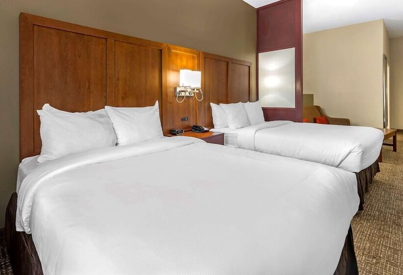 جناح, Comfort Suites Clayton  Garner