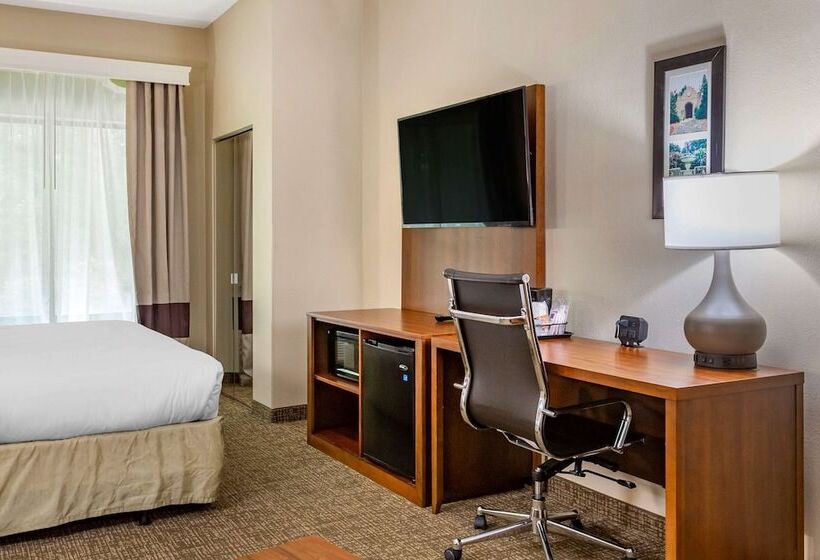 Люкс, Comfort Suites Clayton  Garner
