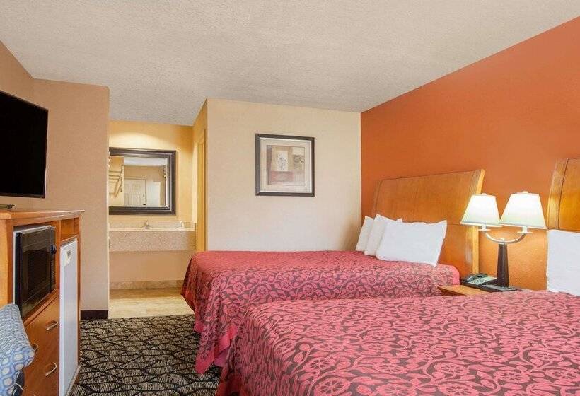 带2个双人床的标准工作室, Days Inn By Wyndham Centerville