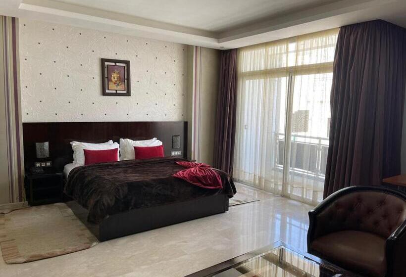 스위트, La Capitale