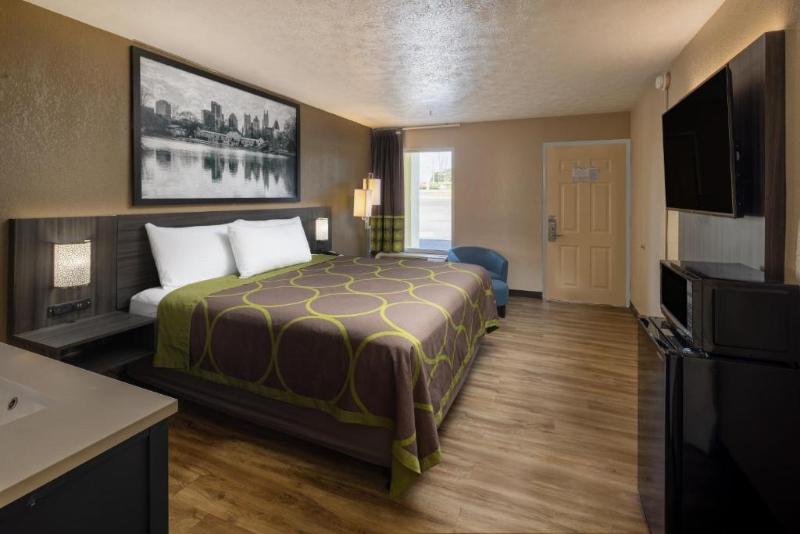 장애인을 위한 킹사이즈 침대 스탠다드 룸, Super 8 By Wyndham Mcdonough Ga