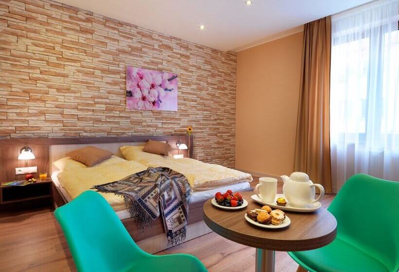 Pokój Deluxe, Viktor