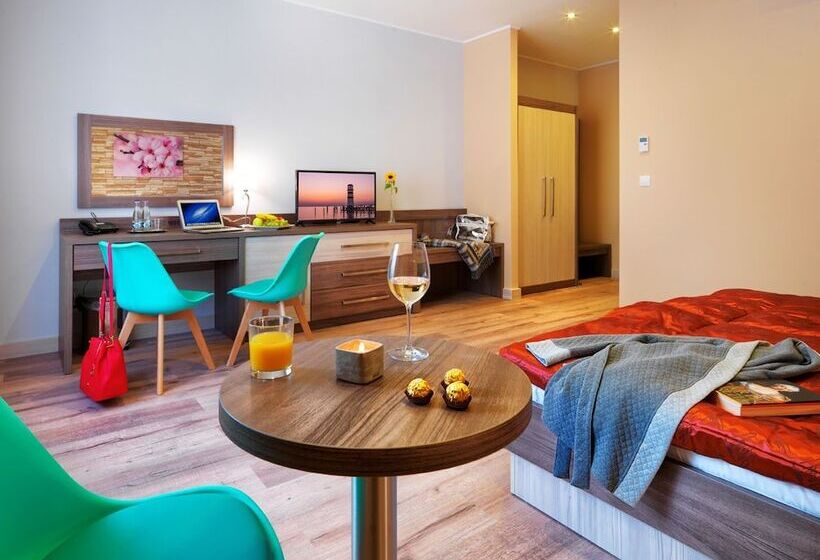 Pokój Deluxe, Viktor