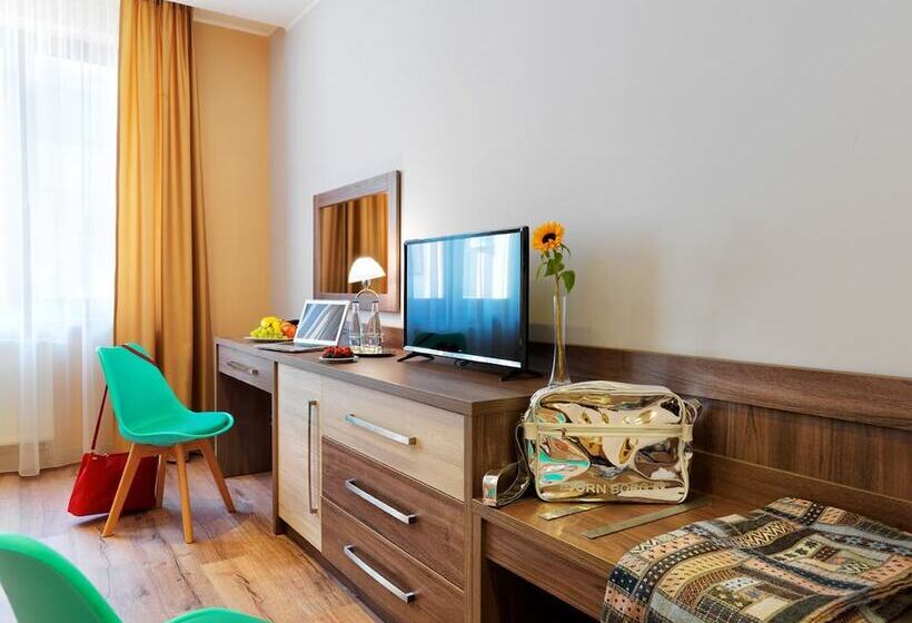 Pokój Deluxe, Viktor