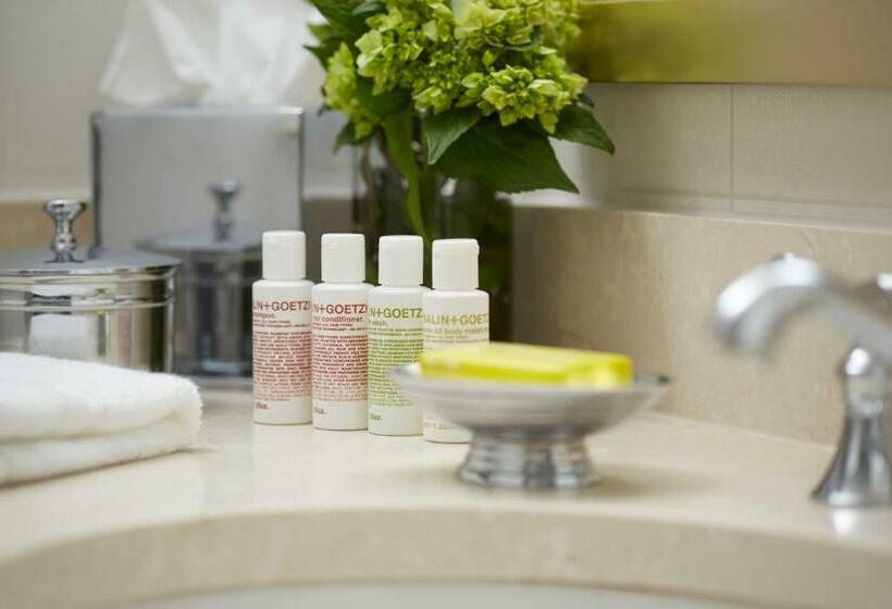 可观景的小型套房, Commonwealth