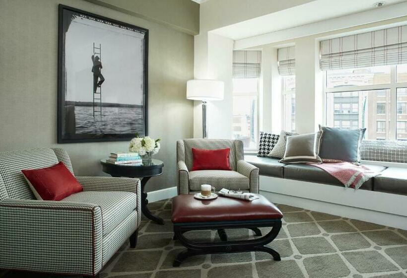 带双人大床的行政管理套房, Commonwealth