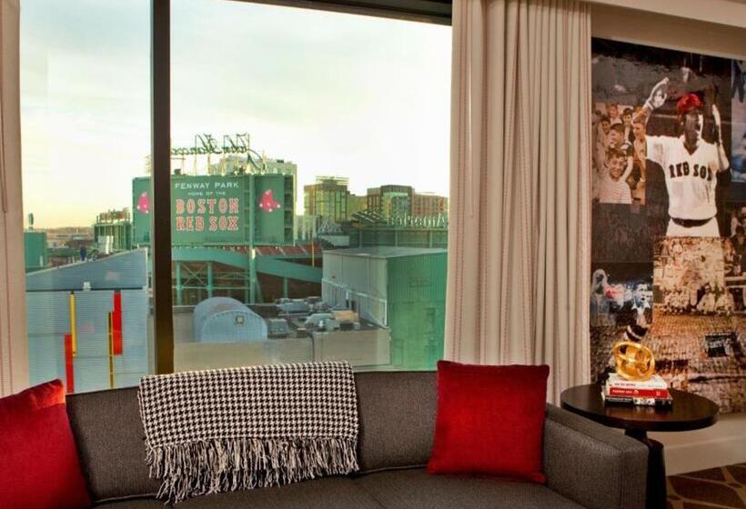 带阳台套房, Commonwealth