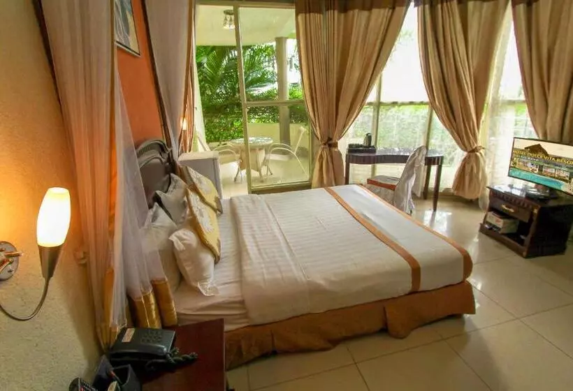 اتاق لوکس با بالکن, Dolce Vita Resort