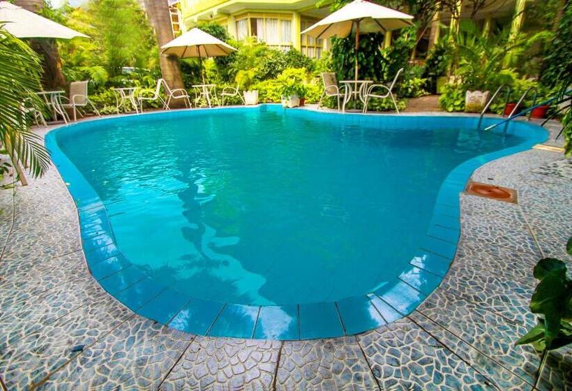 سوییت جونیور با چشمانداز استخر, Dolce Vita Resort