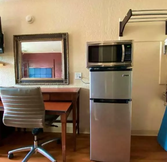 Standard-huone King-vuode, Economy Lodge Texas City Refinery