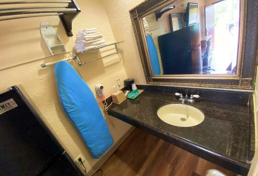 חדר סטנדרט עם מיטת קינג, Economy Lodge Texas City Refinery