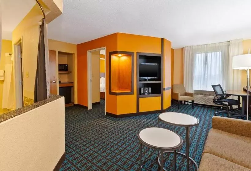 キングサイズベッドのスイートルーム, Fairfield Inn & Suites By Marriott Columbus East