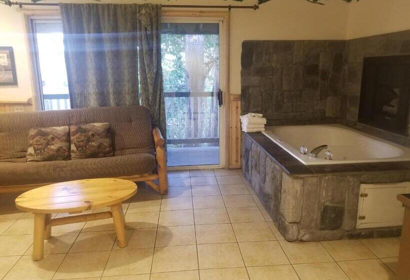 带按摩浴盆的套房, Fireside Lodge