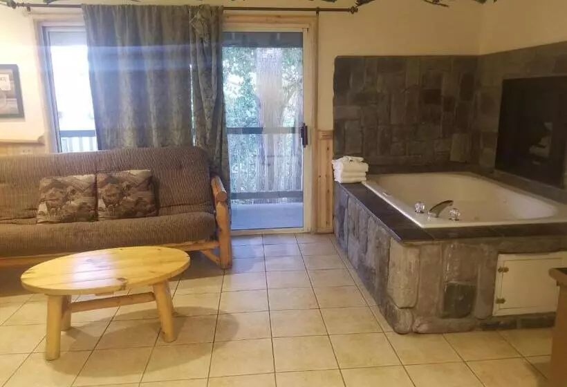 سوئیت با وان آب گرم, Fireside Lodge
