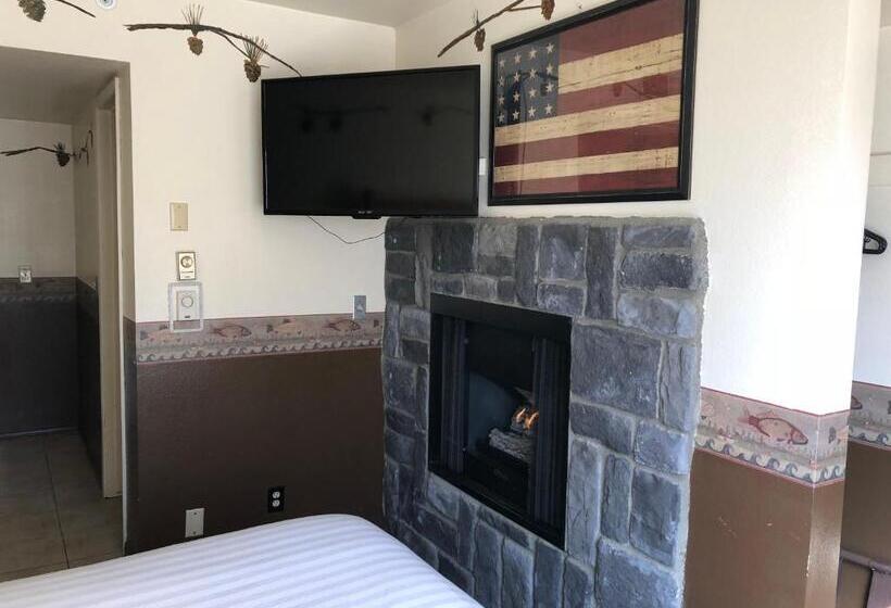 带按摩浴盆的套房, Fireside Lodge