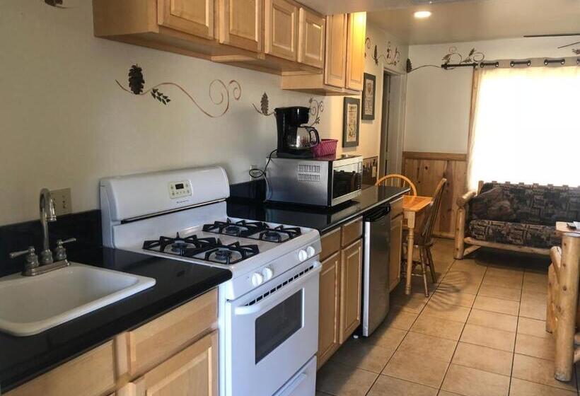 家庭套房, Fireside Lodge