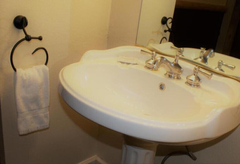 标准间, Fireside Lodge