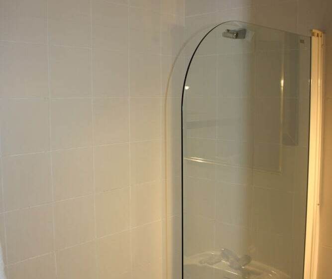 غرفة قياسية ثلاثية, Hostal La Estacion