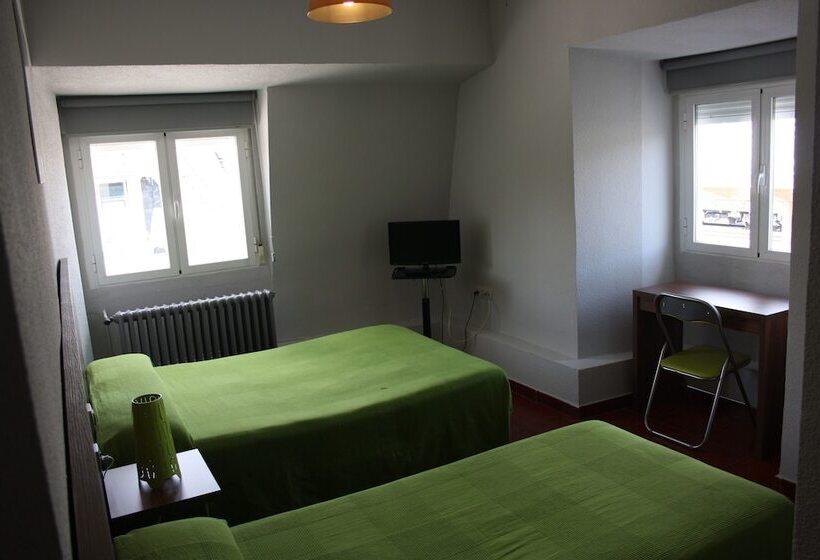 اتاق استاندارد سه نفره, Hostal La Estacion
