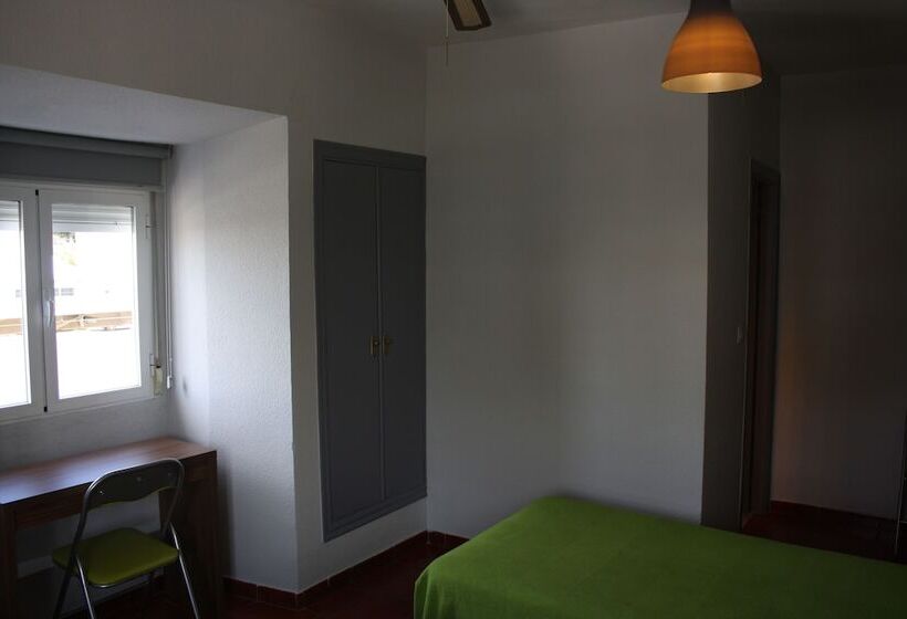 اتاق استاندارد سه نفره, Hostal La Estacion