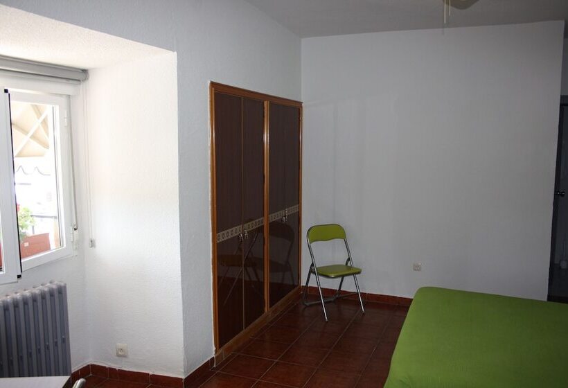 اتاق استاندارد سه نفره, Hostal La Estacion