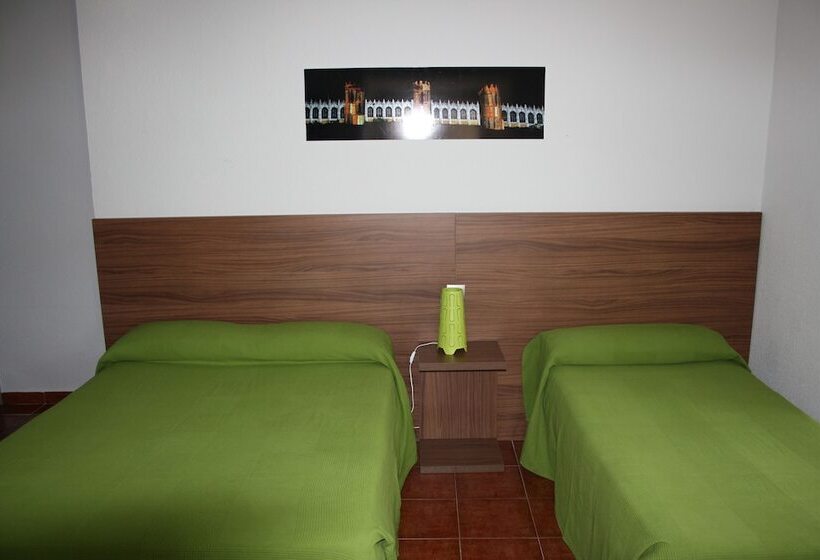 اتاق استاندارد سه نفره, Hostal La Estacion