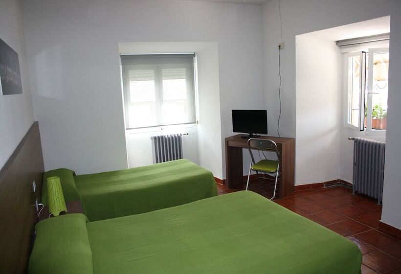 غرفة قياسية ثلاثية, Hostal La Estacion