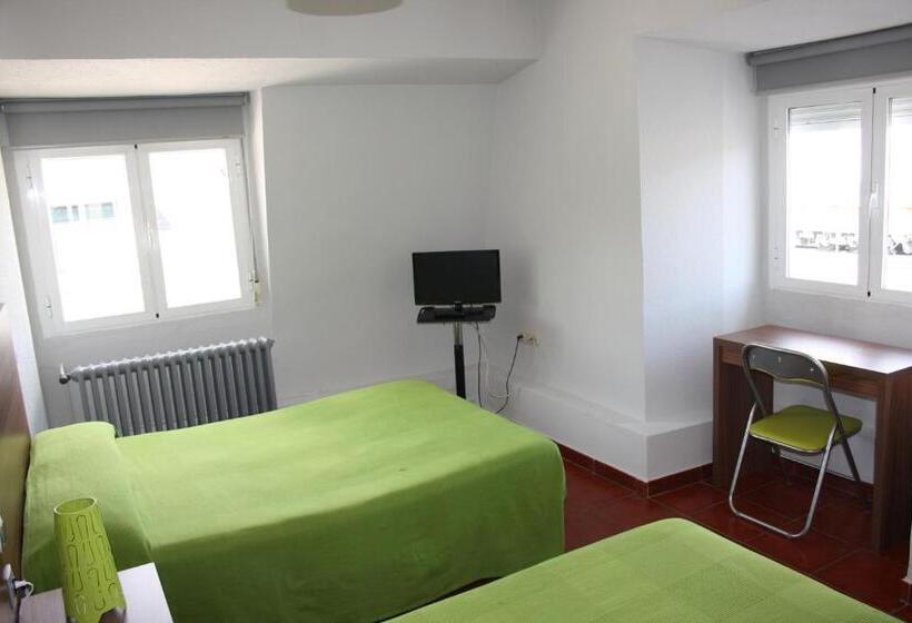 غرفة قياسية, Hostal La Estacion