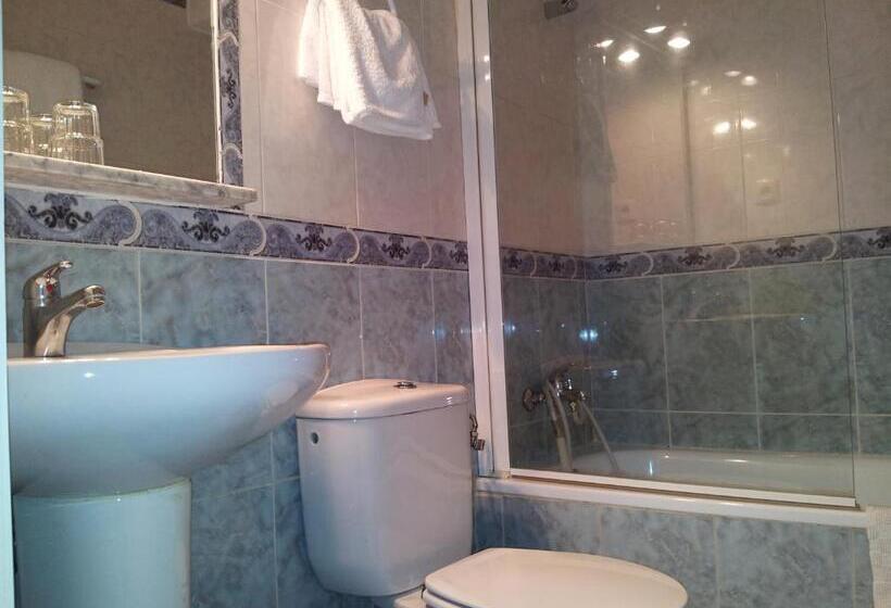 اتاق استاندارد سه نفره, Hostal La Estacion