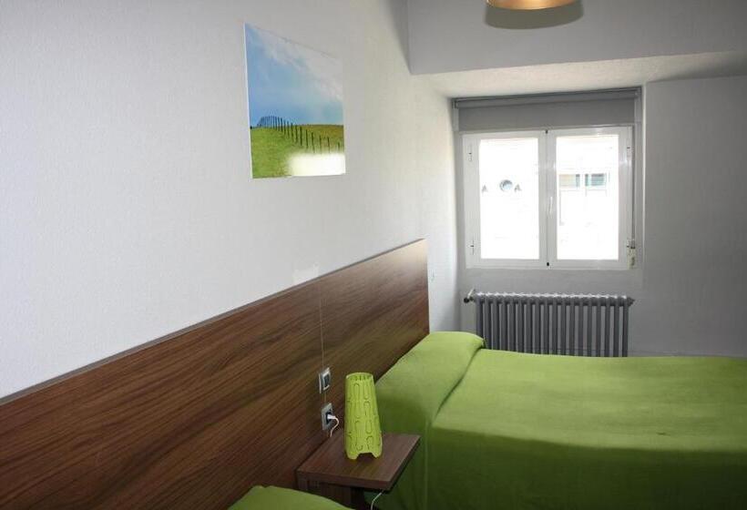 اتاق استاندارد سه نفره, Hostal La Estacion