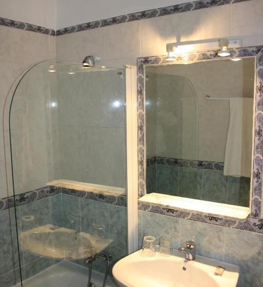 غرفة قياسية ثلاثية, Hostal La Estacion