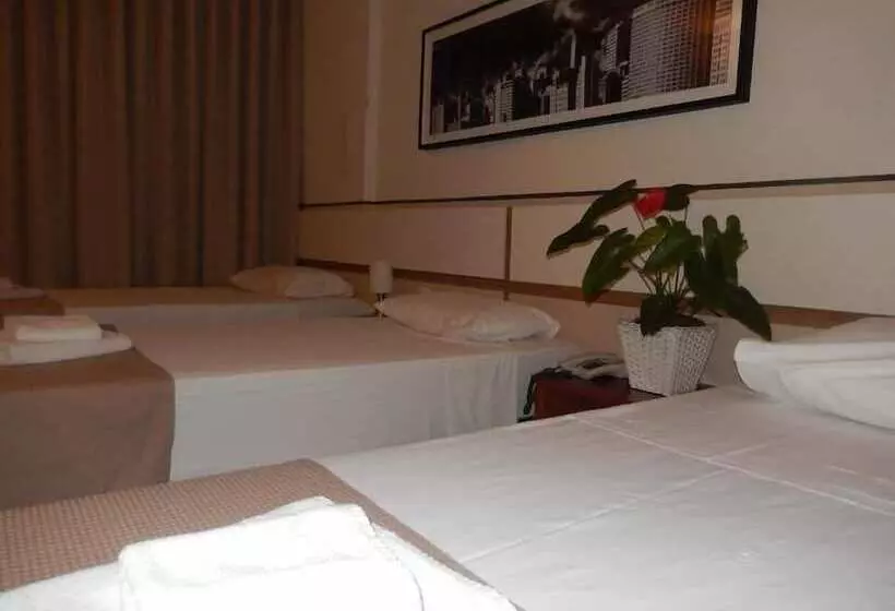 اتاق استاندارد سه نفره, Metropole