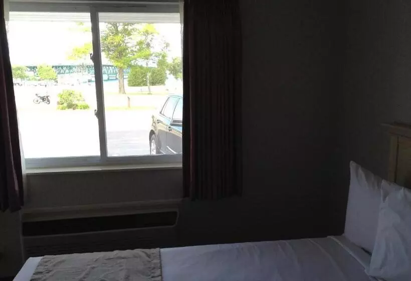 クイーンサイズベッドのスタンダードルーム, Parkside Inn Bridgeview