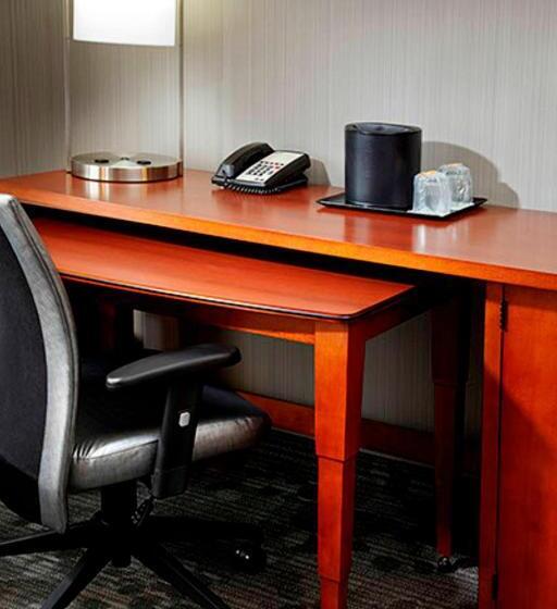 Büyük Çift Kişilik Yataklı Standart Oda, Courtyard By Marriott Akron Stow