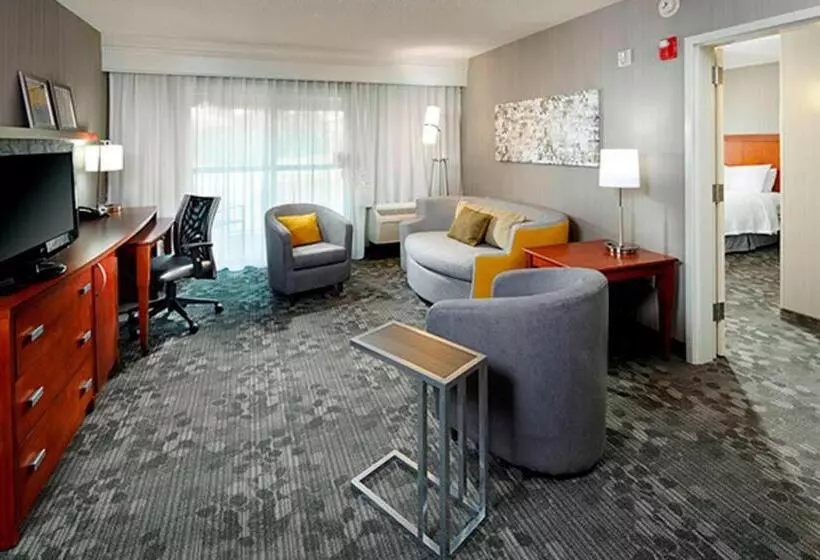 キングサイズベッドのスイートルーム, Courtyard By Marriott Akron Stow