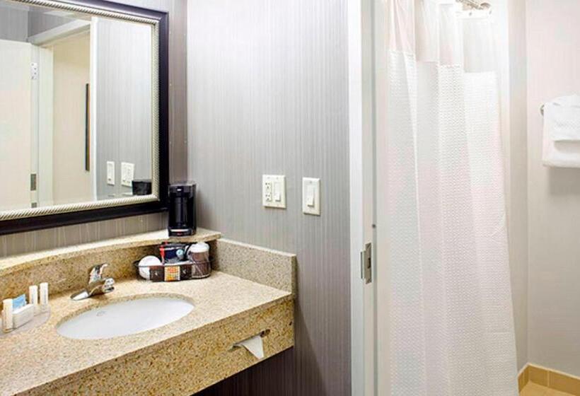 Büyük Çift Kişilik Yataklı Süit, Courtyard By Marriott Akron Stow