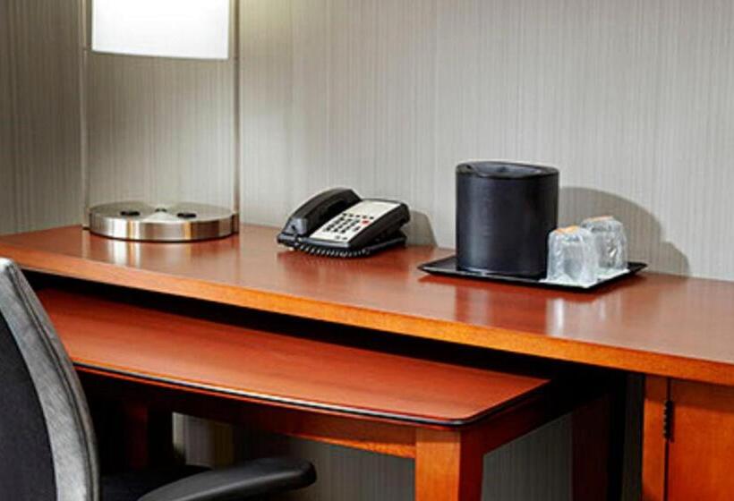 Büyük Çift Kişilik Yataklı Süit, Courtyard By Marriott Akron Stow