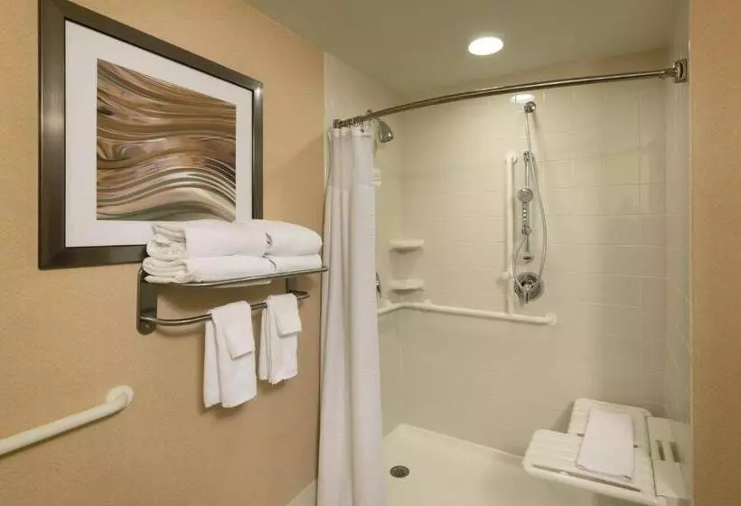 キングサイズベッドのスタンダードルーム, Courtyard By Marriott Harrisburg Hershey